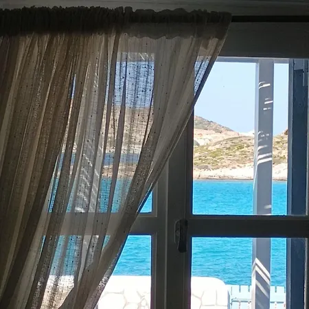 Kiki Prassa View Cozy Kímolos